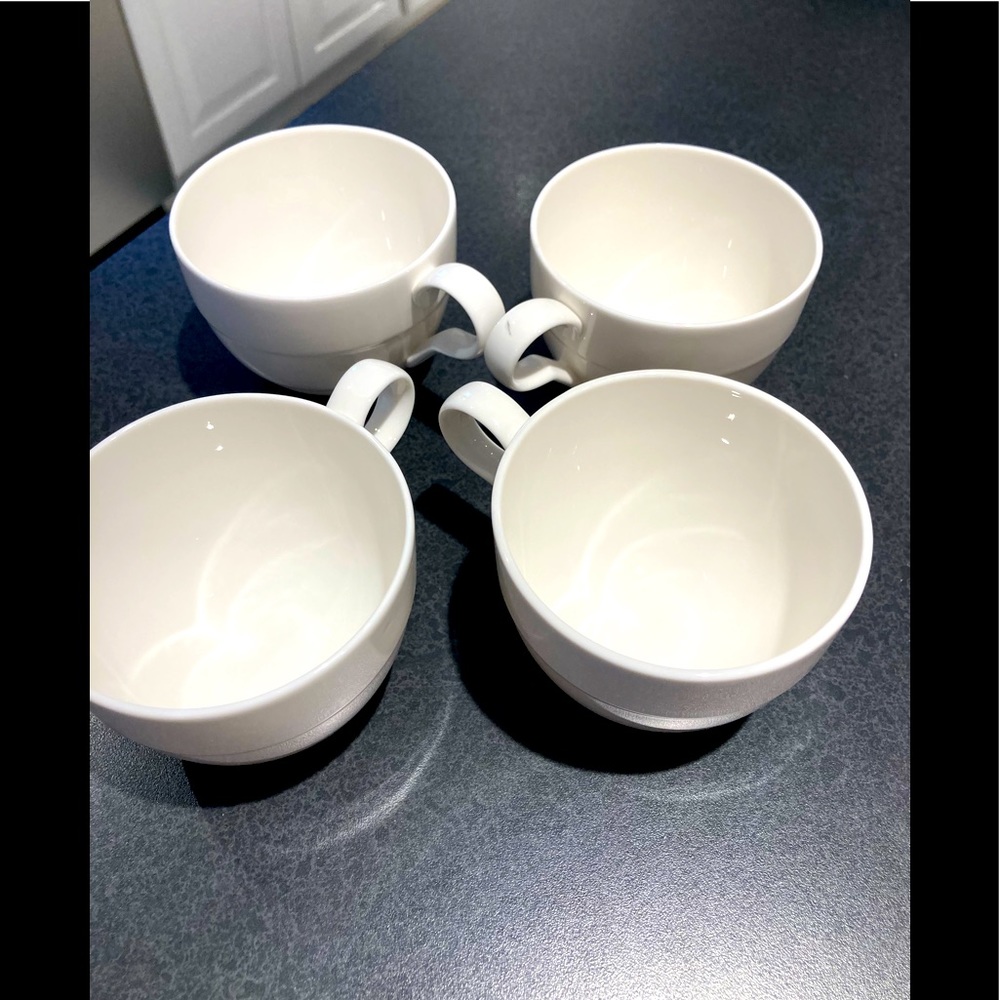 Mikasa Fine China coffee cups. White Velvet pattern. Set of 4. Host Pick🎉🎉